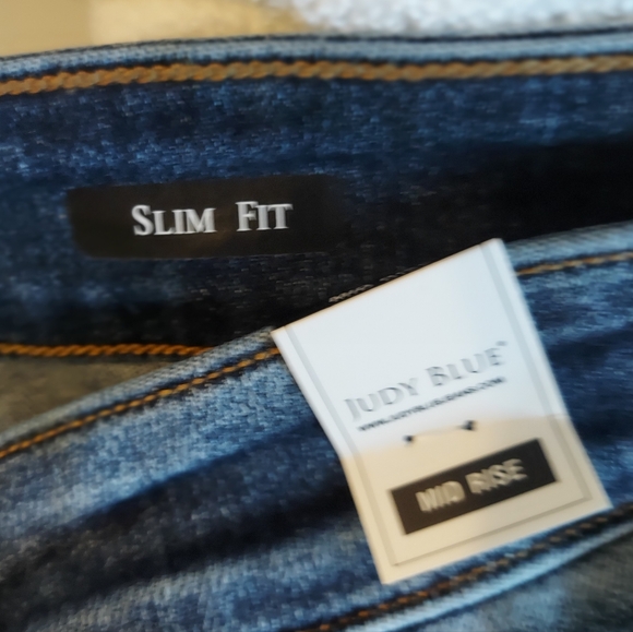 NWT Judy Blue Mid Rise Slim Fit 16W - Picture 5 of 9